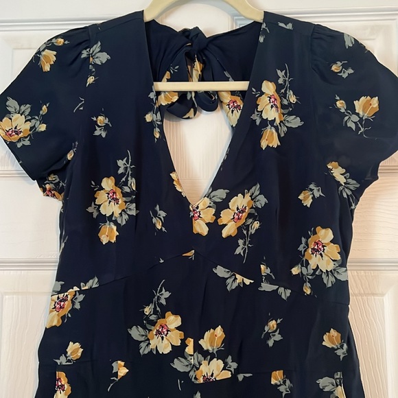 Abercrombie, floral romper 🌸 - Picture 2 of 5